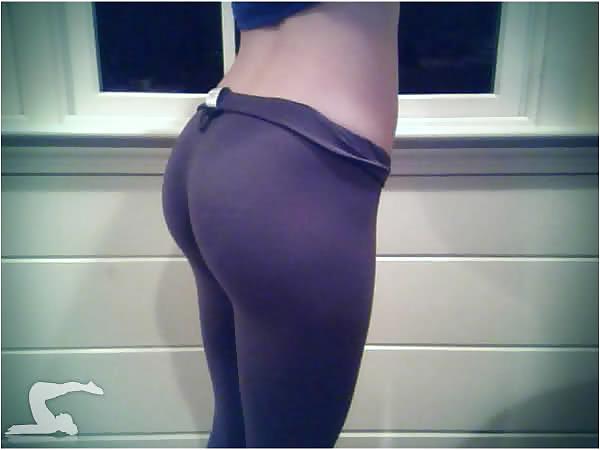14P Gotta love yoga pants
