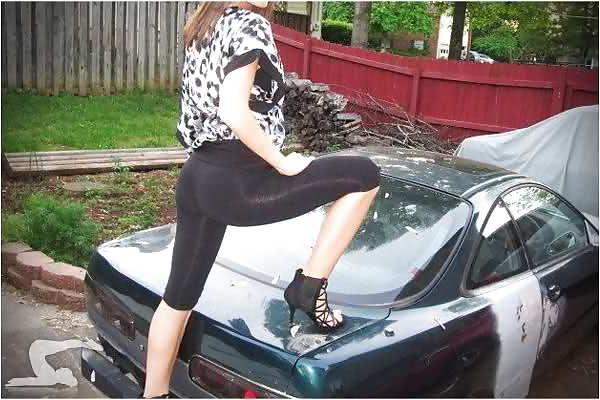 14P Gotta love yoga pants