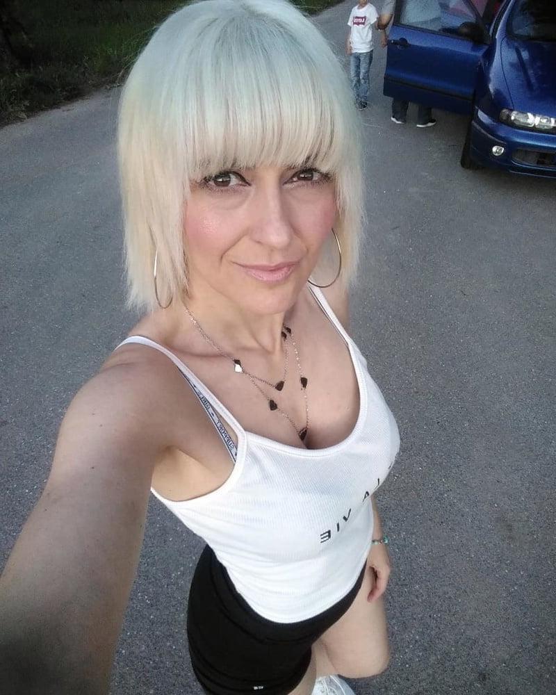 25P mature perfect 10