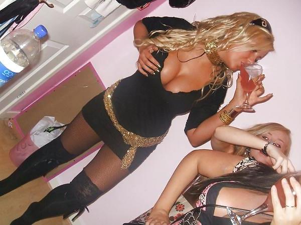 15P BUSTY CANDIDS