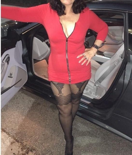 25P Matures in pantyhose in a car