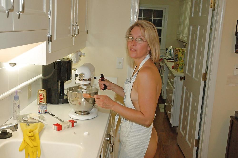 24P The Housewife 235