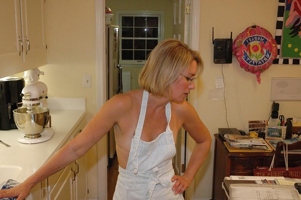 24P The Housewife 235