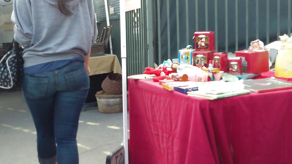 25P Teen butts & ass in jeans up close in public