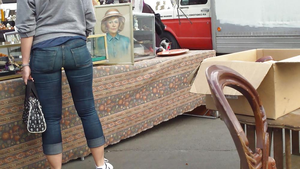 25P Teen butts & ass in jeans up close in public
