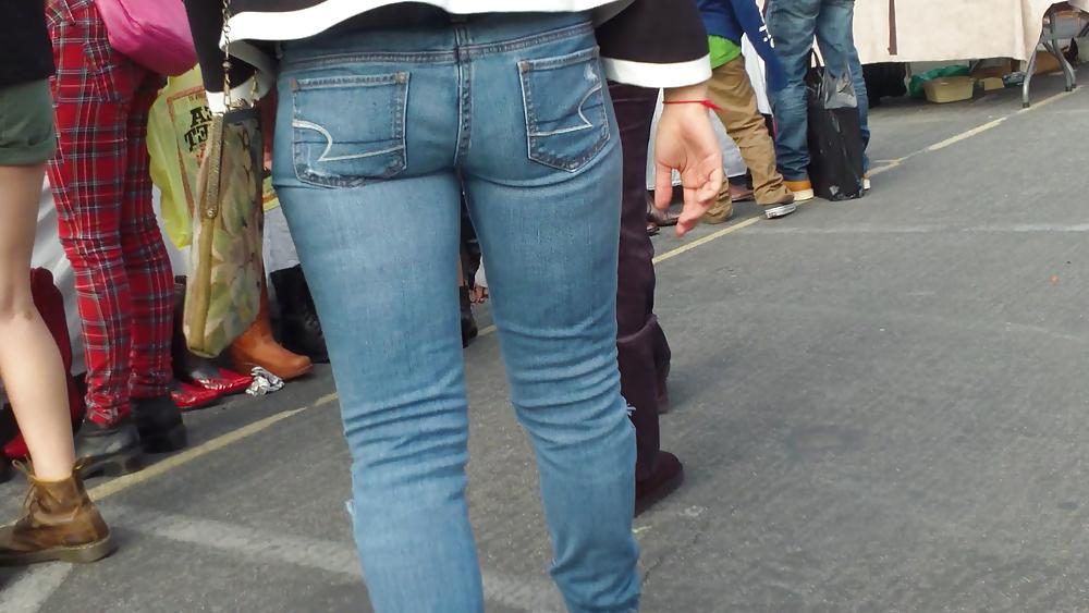 25P Teen butts & ass in jeans up close in public
