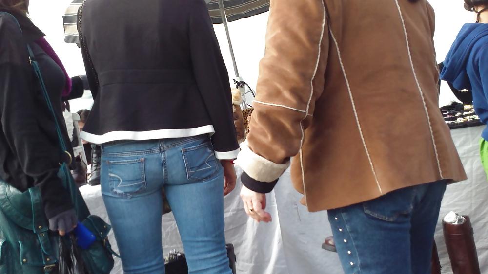 25P Teen butts & ass in jeans up close in public