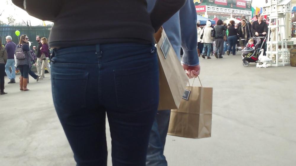 25P Teen butts & ass in jeans up close in public