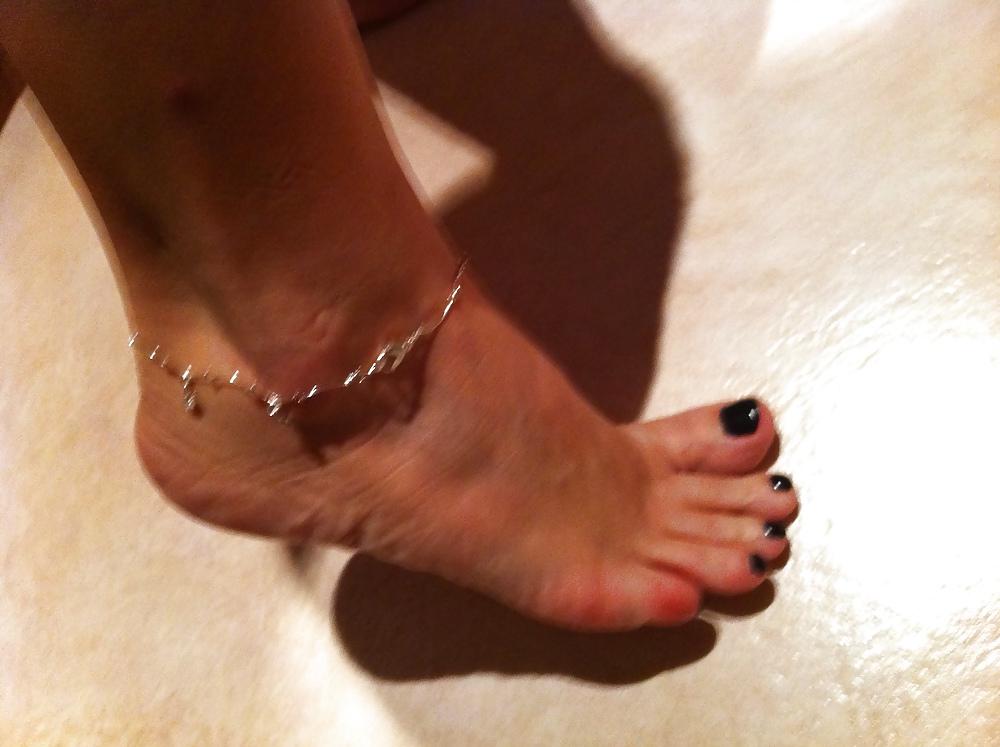 17P More pics of my girlfriends cute feet, i luv cumin over