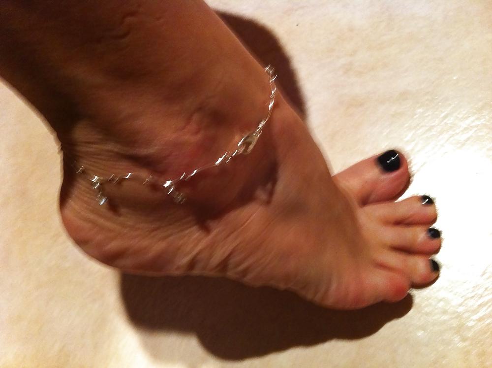 17P More pics of my girlfriends cute feet, i luv cumin over
