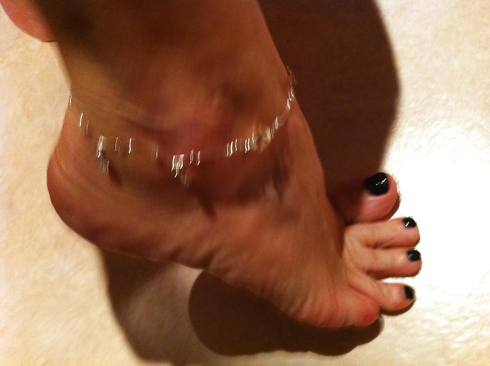 17P More pics of my girlfriends cute feet, i luv cumin over