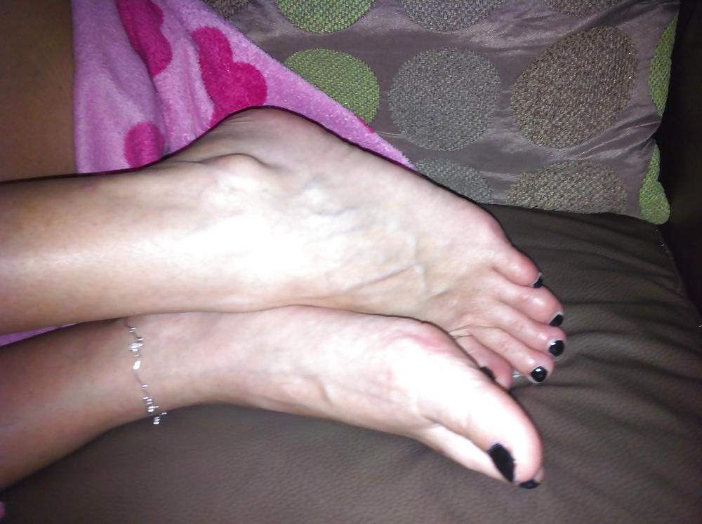 17P More pics of my girlfriends cute feet, i luv cumin over