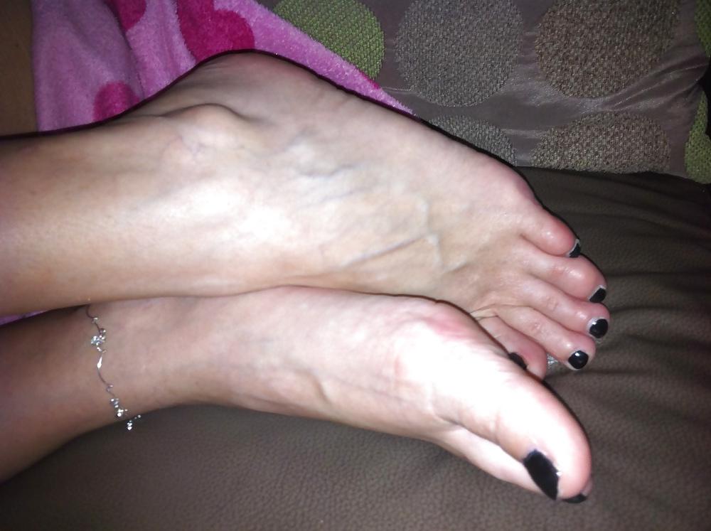 17P More pics of my girlfriends cute feet, i luv cumin over