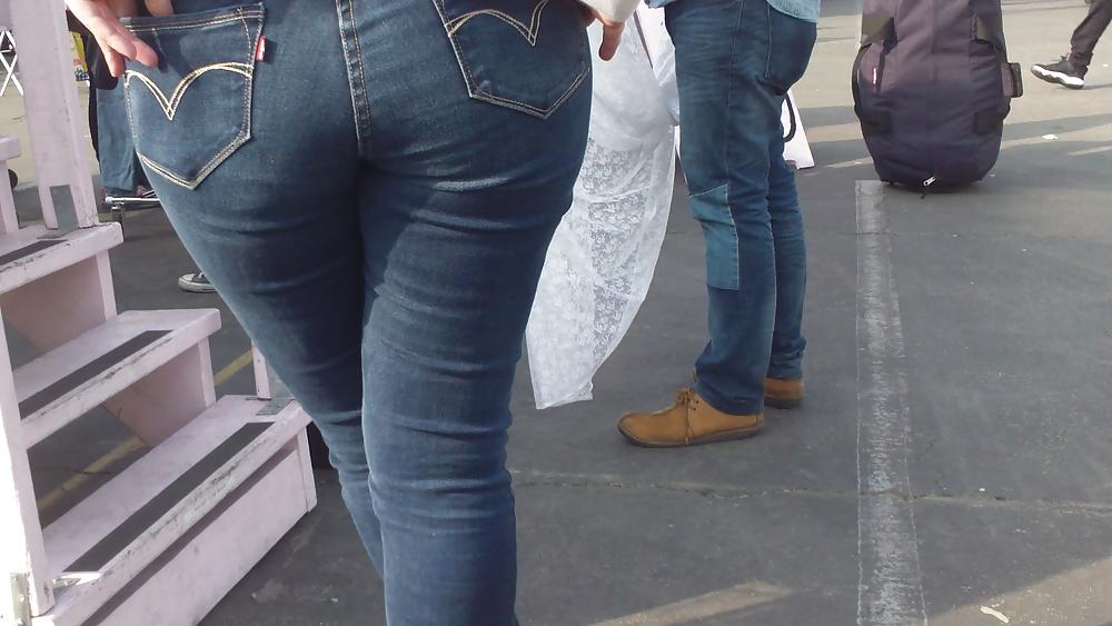 25P Sexy teen ass & butts in jeans 
