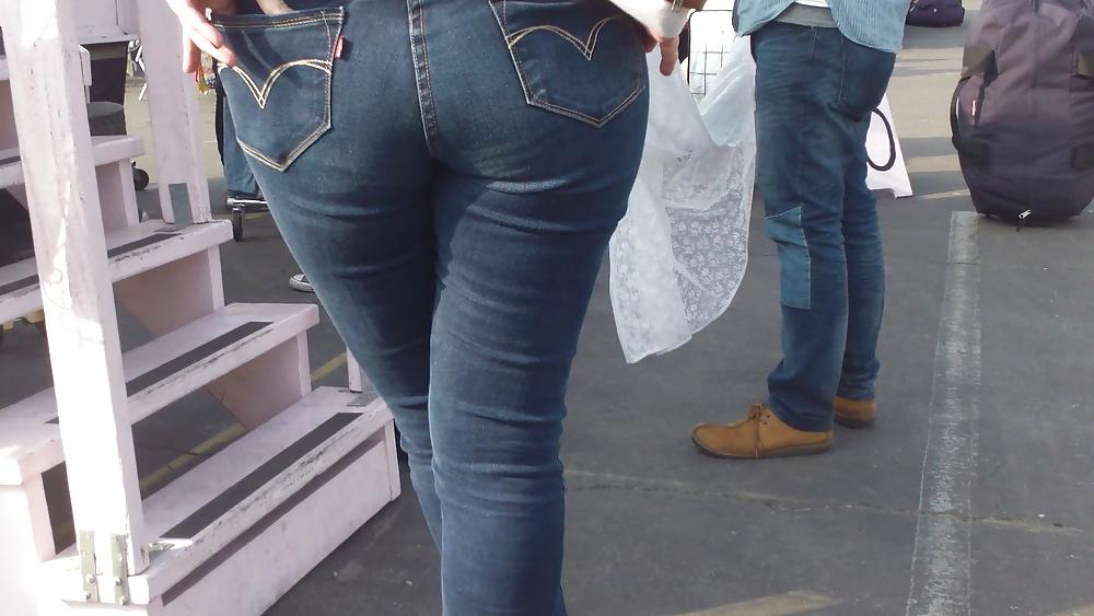 25P Sexy teen ass & butts in jeans 