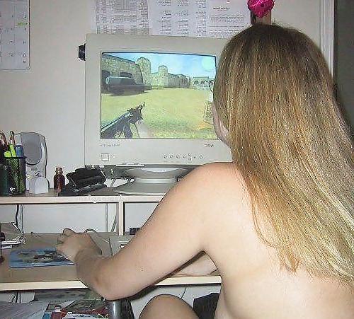 25P Girls & Video Games - by Barthi