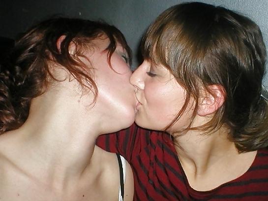 25P Beautiful Kissing Girls by TROC