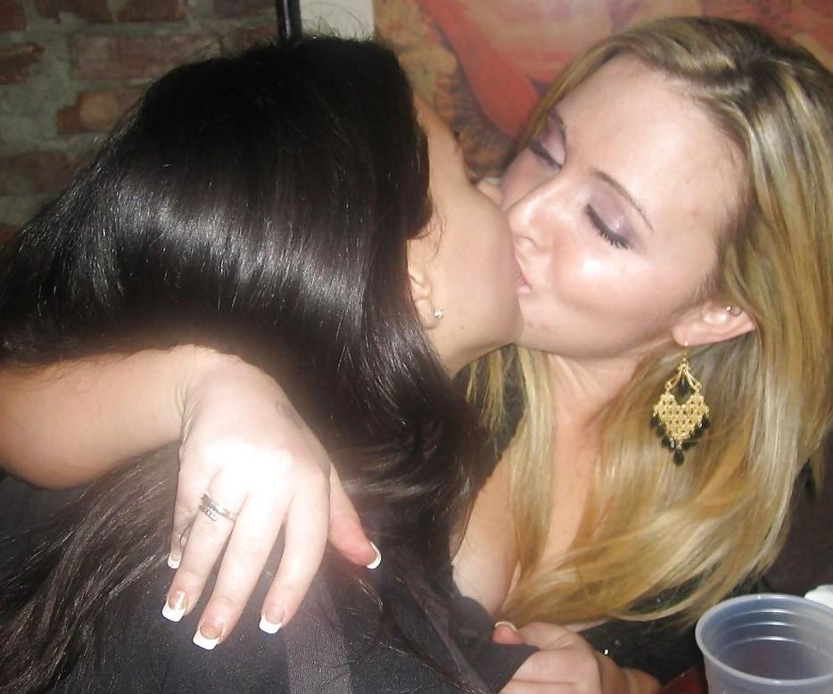 25P Beautiful Kissing Girls by TROC