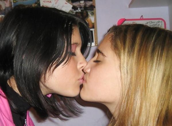 25P Beautiful Kissing Girls by TROC