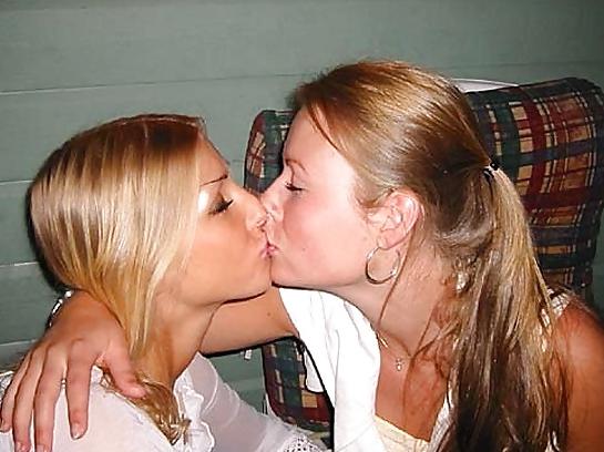 25P Beautiful Kissing Girls by TROC