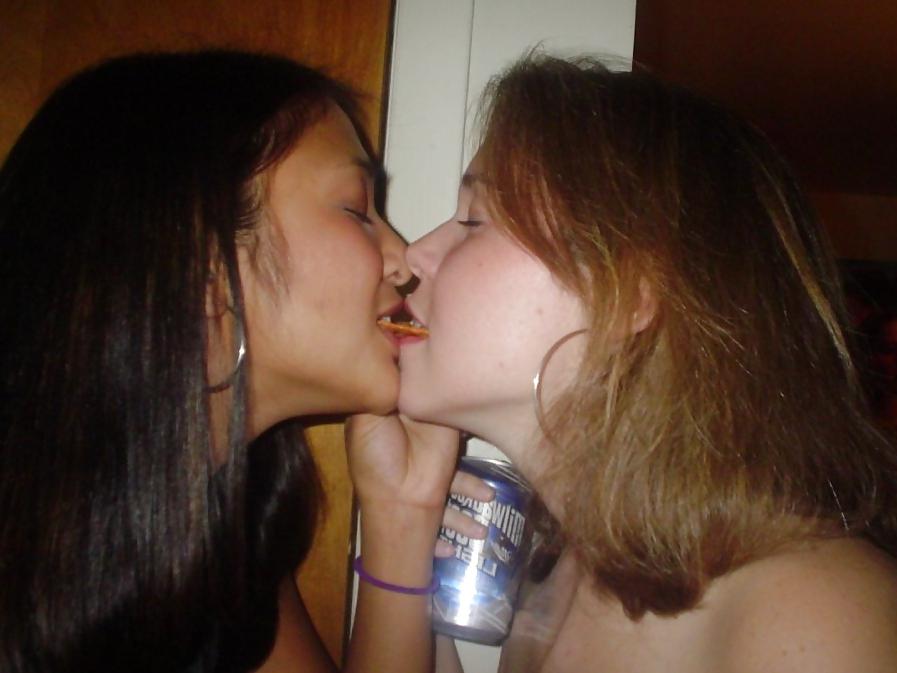 25P Beautiful Kissing Girls by TROC