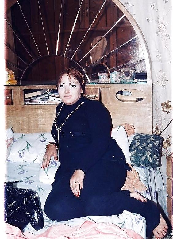 10P Arab Housewife 12