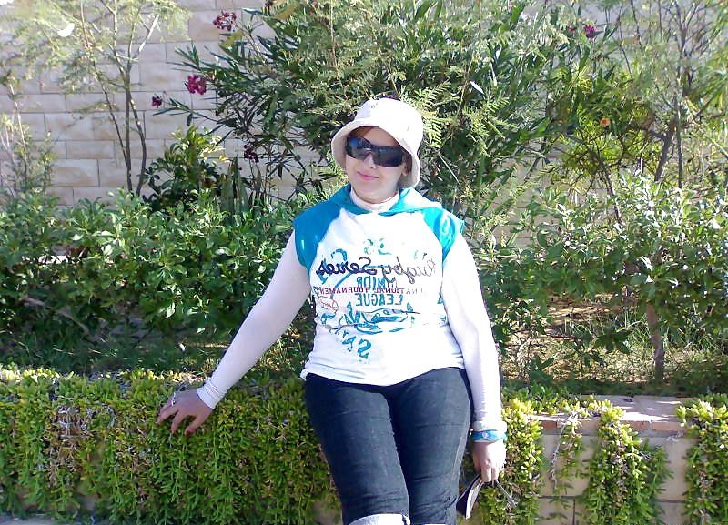10P Arab Housewife 12