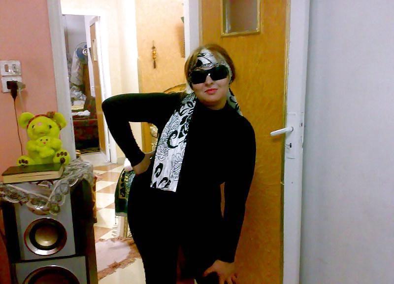 10P Arab Housewife 12
