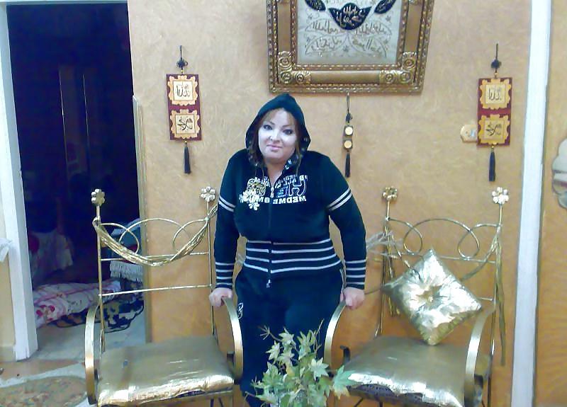 10P Arab Housewife 12