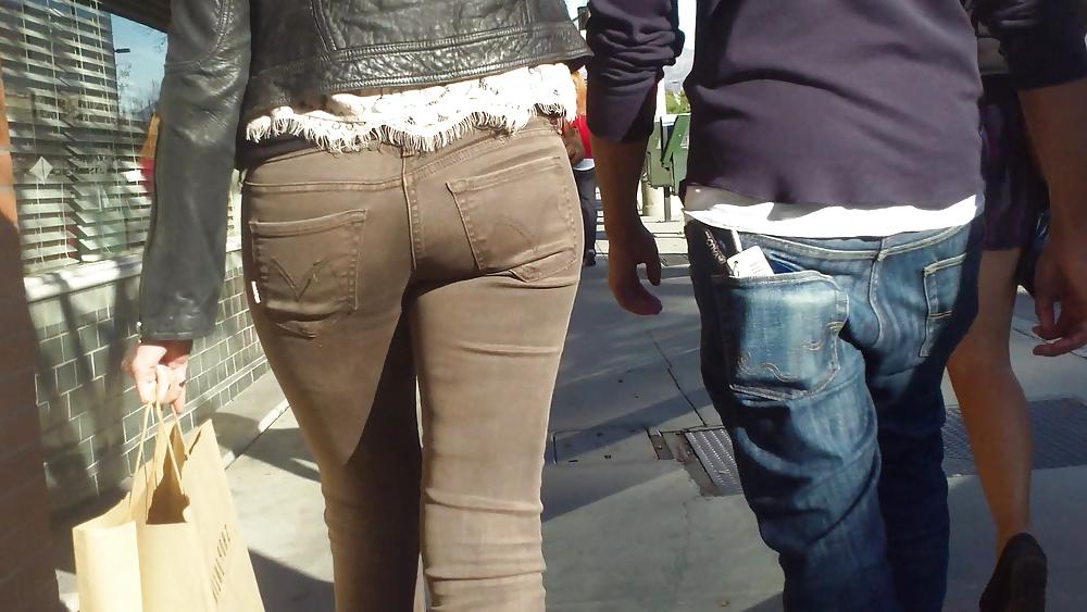 25P Horny teen ass & butts in jeans 