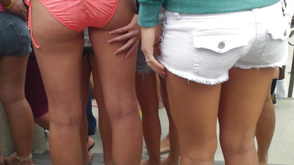 25P Nice teen ass & butts in sexy tight jeans