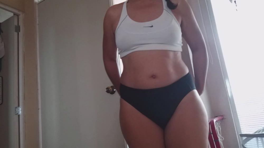 15P Camel toe and nice bosy