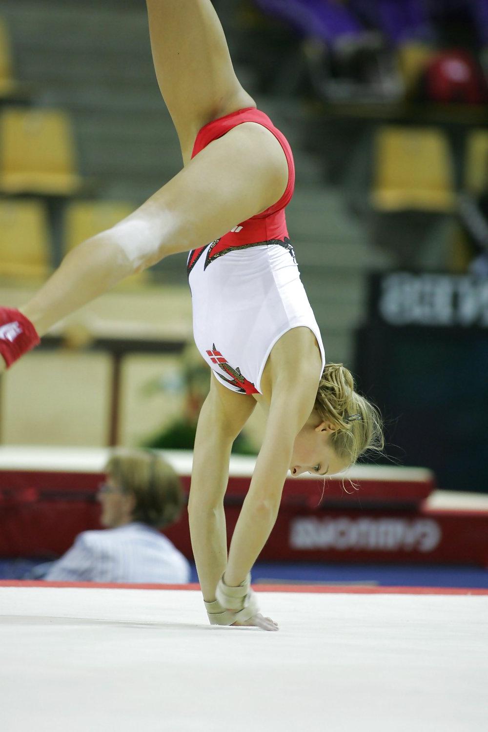 25P Athletic And Camel Toe Erotica 6 By twistedworlds