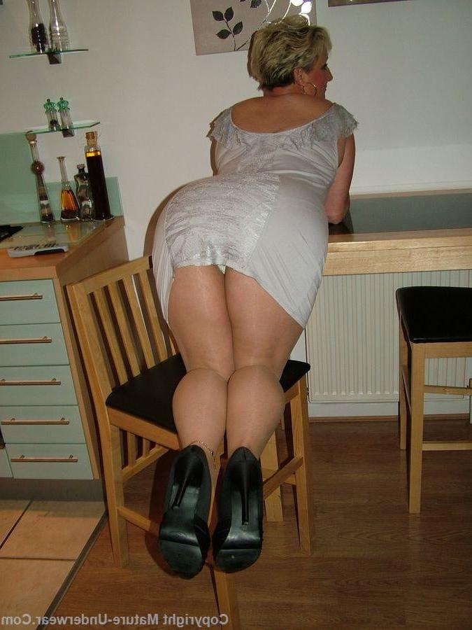 25P Matures Bend Over