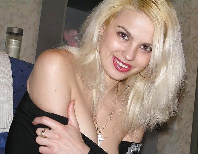 20P Sexy Blonde European Housewife