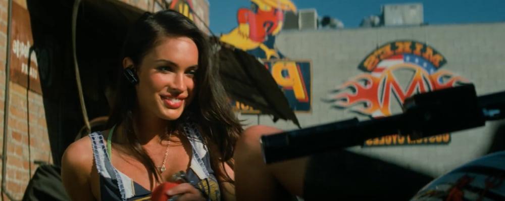 17P Megan Fox Transformers 2 Bike Shop Screencaps