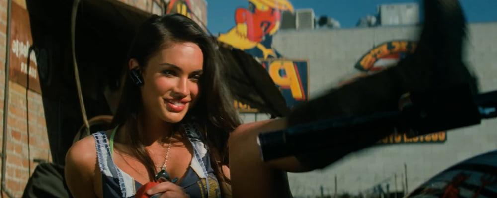 17P Megan Fox Transformers 2 Bike Shop Screencaps