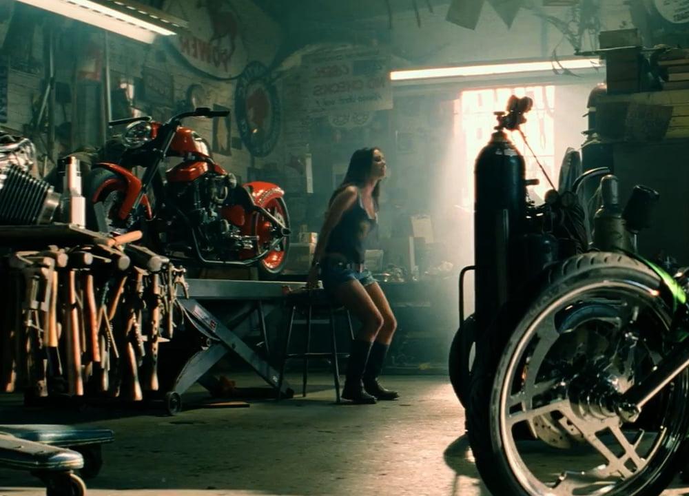 17P Megan Fox Transformers 2 Bike Shop Screencaps