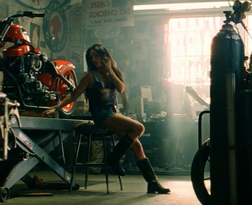 17P Megan Fox Transformers 2 Bike Shop Screencaps
