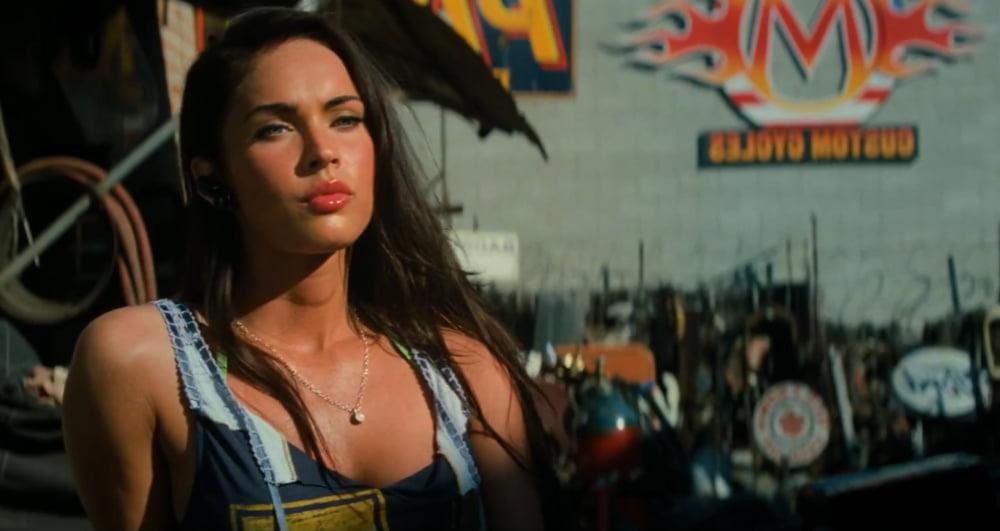 17P Megan Fox Transformers 2 Bike Shop Screencaps