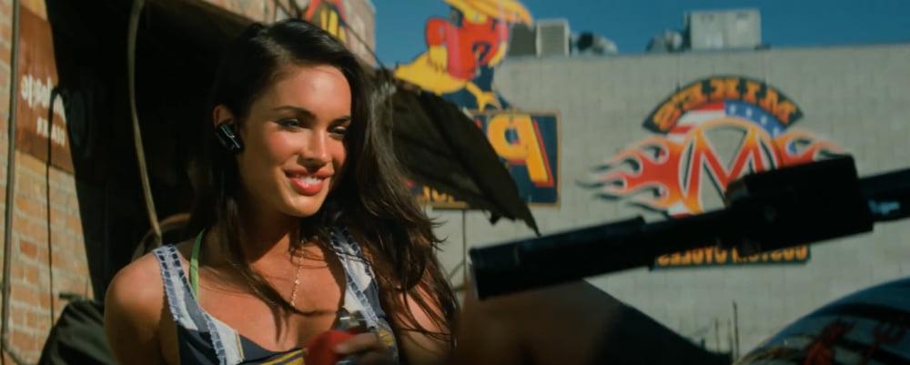 17P Megan Fox Transformers 2 Bike Shop Screencaps