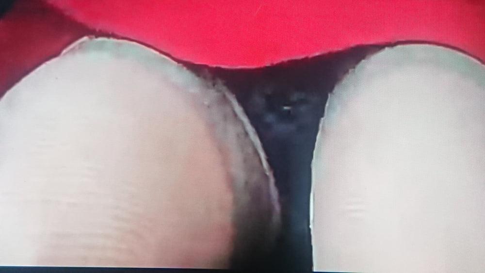 14P Fishnet stockings pantie upskirt in car. Piercing?