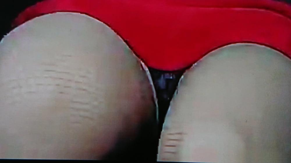 14P Fishnet stockings pantie upskirt in car. Piercing?