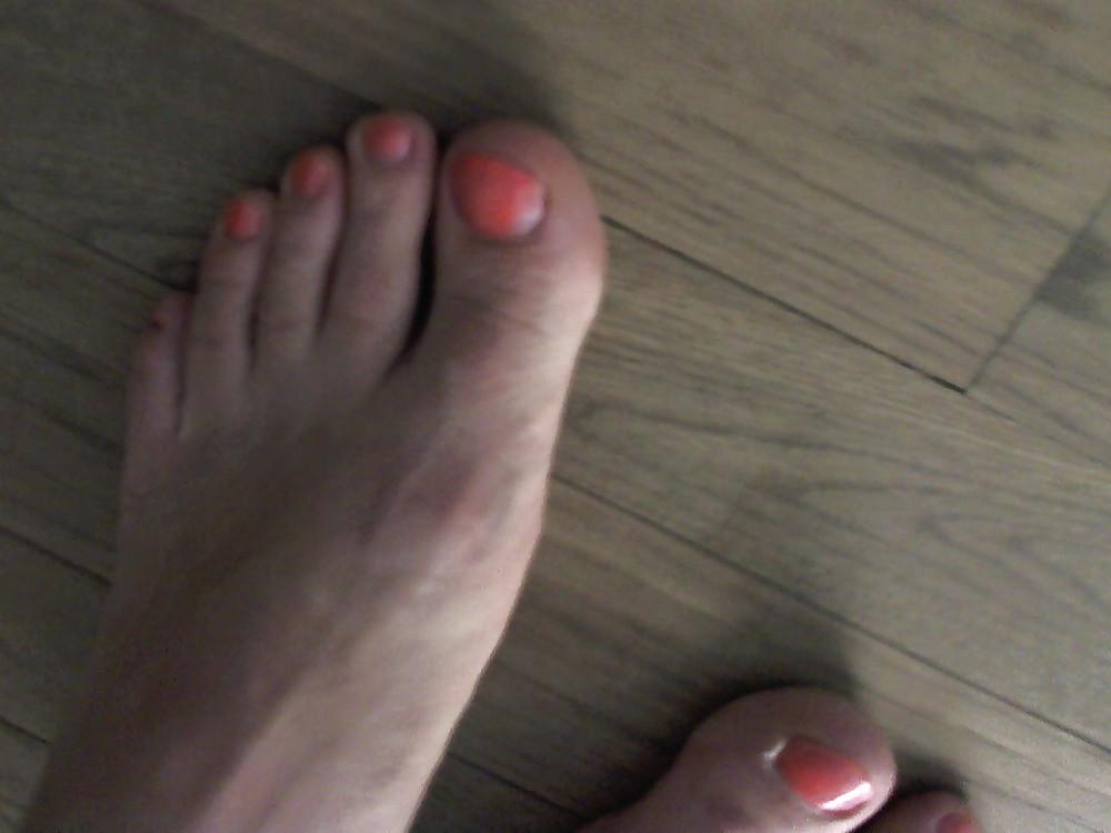 16P Suck my toes and cum all over them! mmm!!