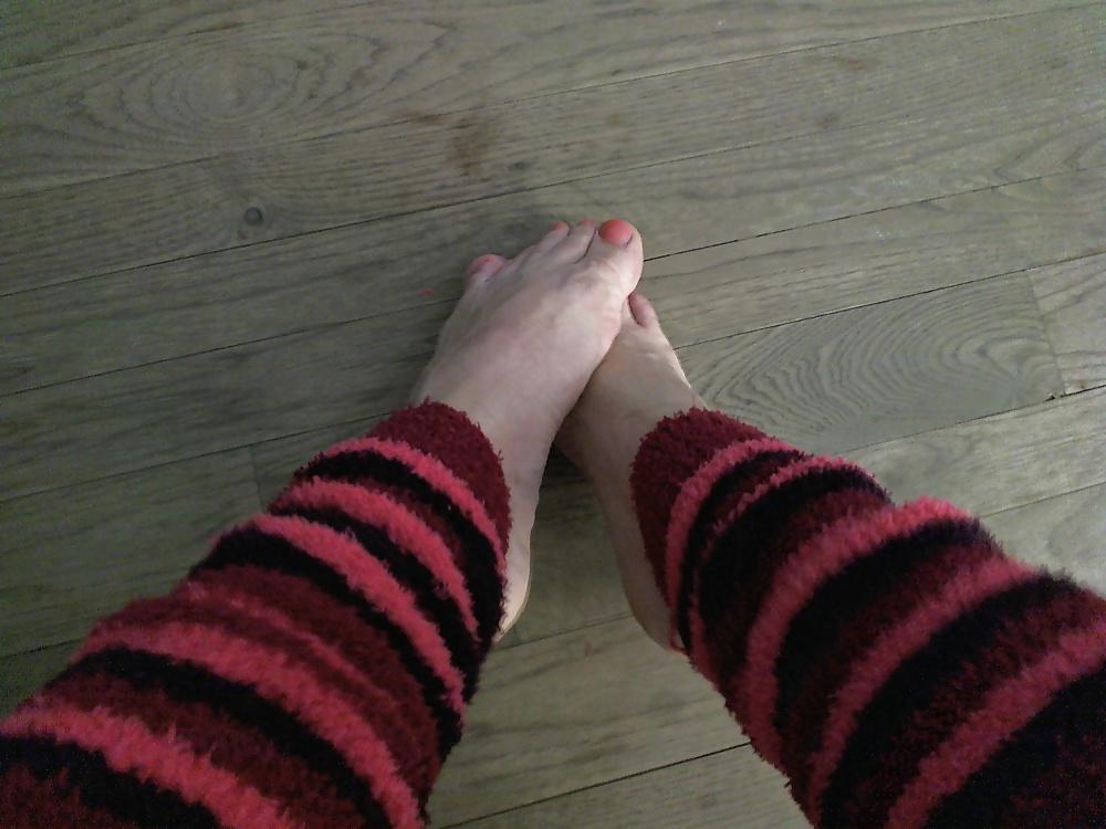 16P Suck my toes and cum all over them! mmm!!