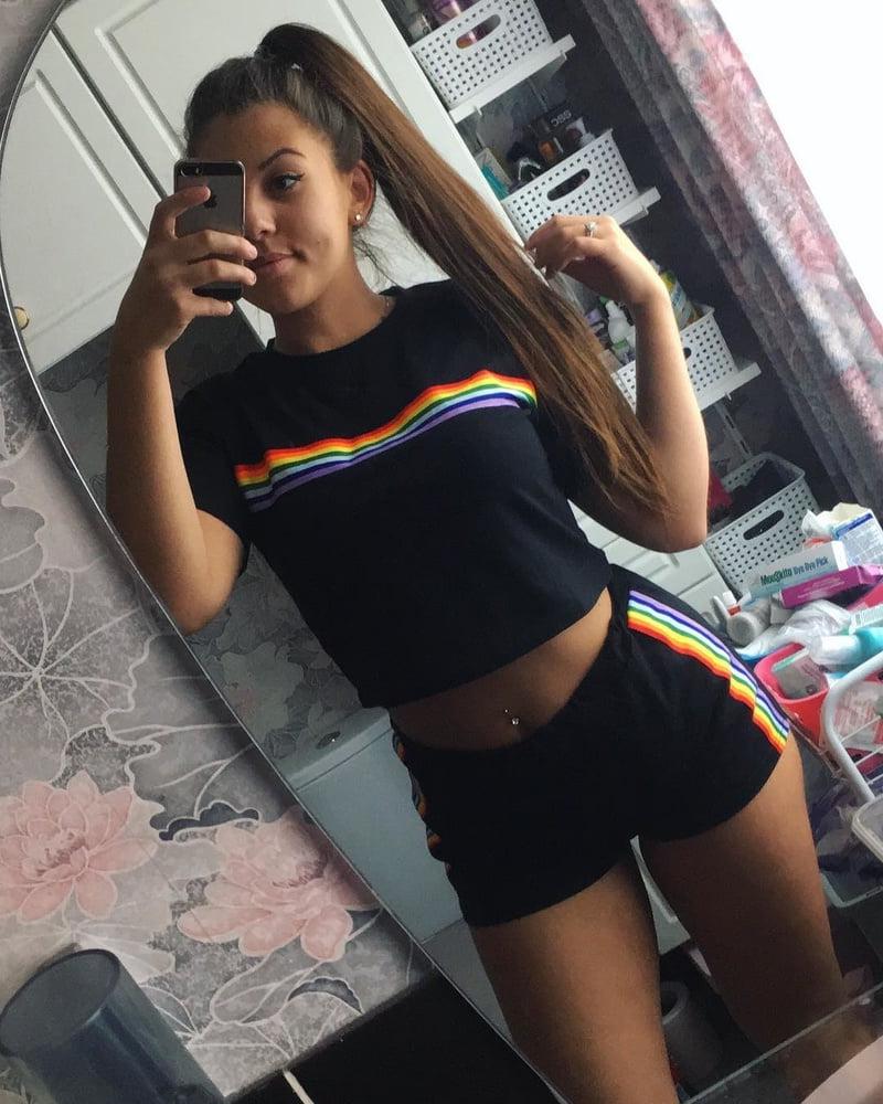 25P Belgian babe