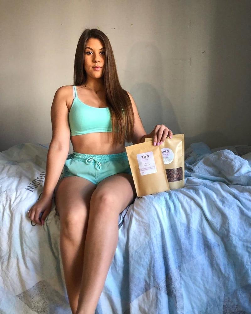 25P Belgian babe