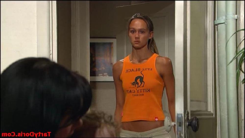 25P Sharni Vinson Super Skinny is hot!