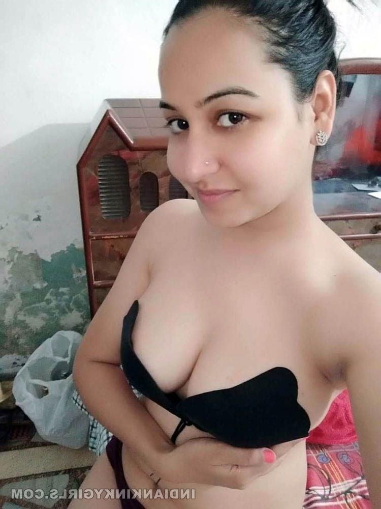 25P Noughty girl show everything