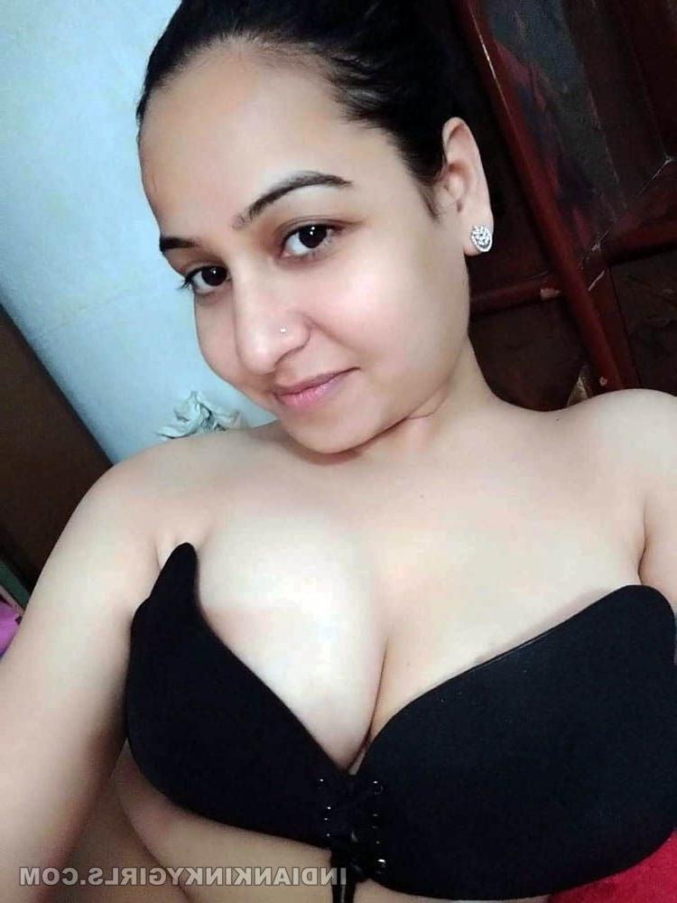 25P Noughty girl show everything